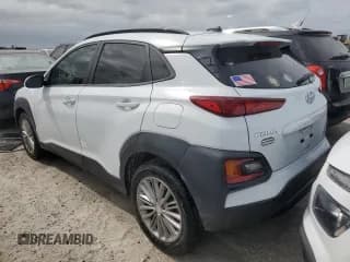 ✅ 2018 Hyundai Kona SEL • VIN: KM8K2CAA3JU178423 • Лот: 75631674. Опубликован ранее на Copart с пробегом 62 321 миль. Бесплатный доступ к архиву аукционных продаж из США и подробный отчёт об истории автомобиля на DreamBid. Изображение 2.