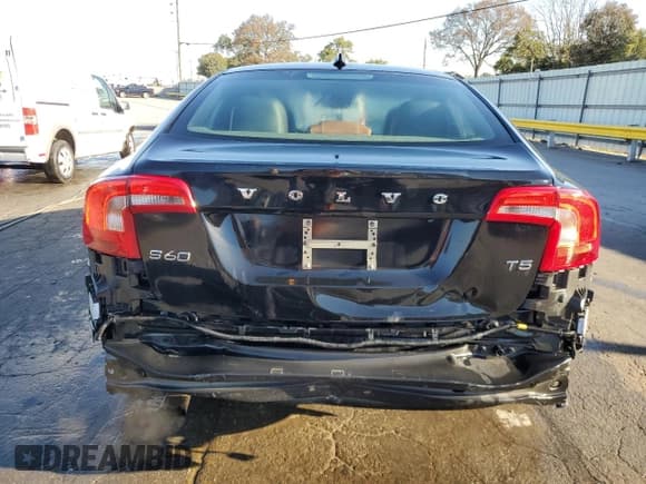 ✅ 2015 Volvo S60 T5 Drive-E Premier • VIN: YV140MFKXF2367206 • Lot: 86172185. Listed on Copart with 88,202 mi. Free auction sales archive from the USA and detailed vehicle history report at DreamBid. Image 6.