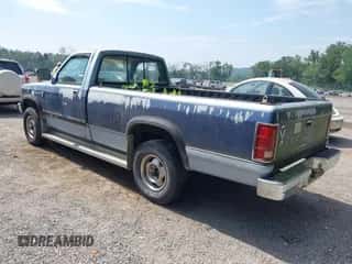 1989 Dodge Dakota z VIN 1B7GG26X2KS205403, wystawiony jako IAAI lot #42878162 z przebiegiem 86 009 mil mil oraz . Historia ofert i sprzedaży dostępna na DreamBid. Obrazek 3.