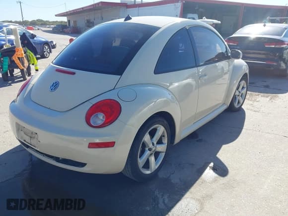 ✅ 2006 Volkswagen Beetle • VIN: 3VWSW31CX6M401205 • Lot: 43508948. Listed on IAAI with 135,578 mi. Free auction sales archive from the USA and detailed vehicle history report at DreamBid. Image 4.
