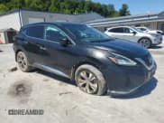 ✅ 2021 Nissan Murano S • VIN: 5N1AZ2AS2MC138208 • Лот: 69483295. Опубликован ранее на Copart с пробегом 103 788 миль. Бесплатный доступ к архиву аукционных продаж из США и подробный отчёт об истории автомобиля на DreamBid. Изображение 4.