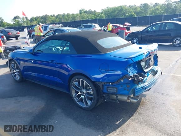 ✅ 2017 Ford Mustang GT Premium • VIN: 1FATP8FF4H5263034 • Lot: 42135251. Wystawiony na IAAI z przebiegiem 24 955 mil. Bezpłatny archiwum sprzedaży aukcyjnych z USA i szczegółowy raport historii pojazdu na DreamBid. Zdjęcie 3.