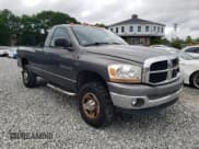 ✅ 2006 Dodge 2500 ST • VIN: 3D7KS26D26G187499 • Lot: 61605005. Wystawiony na Copart z przebiegiem 114 750 mil. Bezpłatny archiwum sprzedaży aukcyjnych z USA i szczegółowy raport historii pojazdu na DreamBid. Zdjęcie 4.