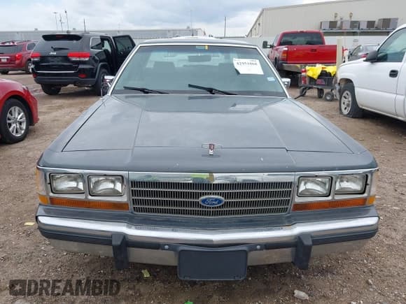 ✅ 1988 Ford Crown Victoria • VIN: 2FABP74F1JX118806 • Lot: 42951068. Listed on IAAI with 40,086 mi. Free auction sales archive from the USA and detailed vehicle history report at DreamBid. Image 13.