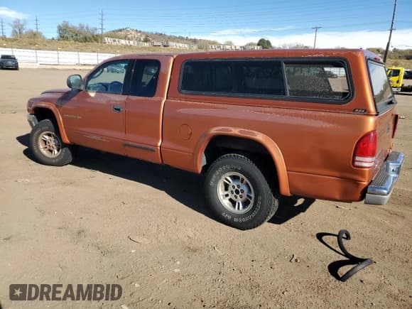✅ 2000 Dodge Dakota Sport • VIN: 1B7GG22NXYS641543 • Lot: 79862634. Wystawiony na Copart z przebiegiem 224 750 mil. Bezpłatny archiwum sprzedaży aukcyjnych z USA i szczegółowy raport historii pojazdu na DreamBid. Zdjęcie 2.