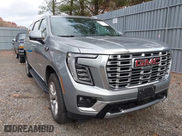 ✅ 2025 GMC Yukon XL Denali • VIN: 1GKS2JRL4SR278229 • Lot: 43672840. Listed on IAAI with 17,885 mi. Free auction sales archive from the USA and detailed vehicle history report at DreamBid. Image 1.