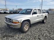 ✅ 2004 Dodge Dakota SLT • VIN: 1D7HG48NX4S677465 • Lot: 51044735. Wystawiony na Copart z przebiegiem 196 854 mil. Bezpłatny archiwum sprzedaży aukcyjnych z USA i szczegółowy raport historii pojazdu na DreamBid. Zdjęcie 1.