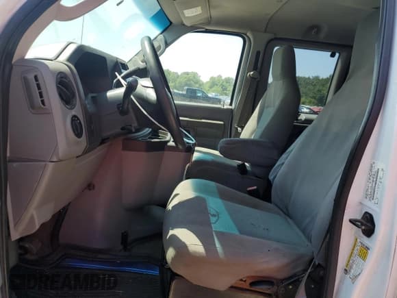 ✅ 2014 Ford Econoline Passenger XL • VIN: 1FBSS3BL0EDA58805 • Lot: 67942415. Wystawiony na Copart z przebiegiem 671 778 mil. Bezpłatny archiwum sprzedaży aukcyjnych z USA i szczegółowy raport historii pojazdu na DreamBid. Zdjęcie 7.