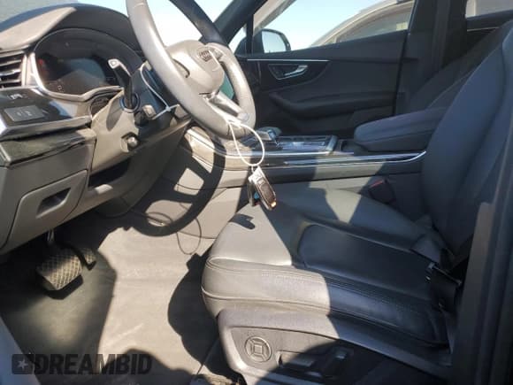 ✅ 2021 Audi Q7 Premium • VIN: WA1AJAF77MD033968 • Lot: 82202975. Wystawiony na Copart z przebiegiem 51 924 mil. Bezpłatny archiwum sprzedaży aukcyjnych z USA i szczegółowy raport historii pojazdu na DreamBid. Zdjęcie 7.