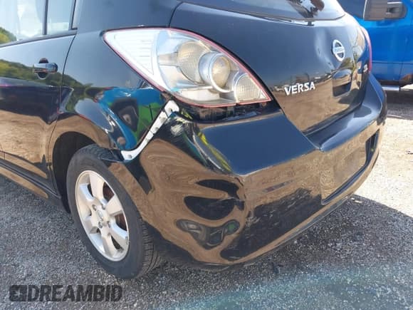 ✅ 2011 Nissan Versa S • VIN: 3N1BC1CPXBL372193 • Lot: 43096652. Wystawiony na IAAI z przebiegiem 79 318 mil. Bezpłatny archiwum sprzedaży aukcyjnych z USA i szczegółowy raport historii pojazdu na DreamBid. Zdjęcie 6.