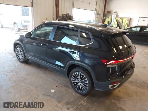 ✅ 2025 Volkswagen Taos SE • VIN: 3VVSC7B24SM009681 • Lot: 42821805. Listed on IAAI with 4,463 mi. Free auction sales archive from the USA and detailed vehicle history report at DreamBid. Image 3.
