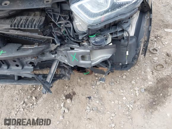 ✅ 2017 Ford Escape Titanium • VIN: 1FMCU0JD9HUE03672 • Lot: 42411549. Wystawiony na IAAI z przebiegiem 89 846 mil. Bezpłatny archiwum sprzedaży aukcyjnych z USA i szczegółowy raport historii pojazdu na DreamBid. Zdjęcie 6.