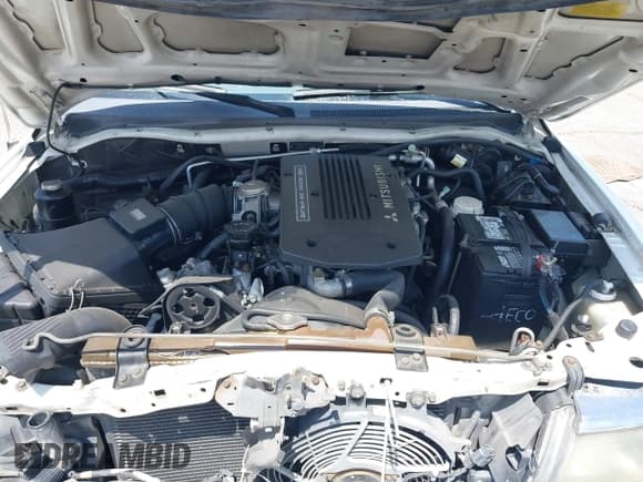 ✅ 2000 Mitsubishi Montero Sport LS • VIN: JA4LS31H1YP036855 • Lot: 42533455. Wystawiony na IAAI z przebiegiem 236 352 mil. Bezpłatny archiwum sprzedaży aukcyjnych z USA i szczegółowy raport historii pojazdu na DreamBid. Zdjęcie 10.