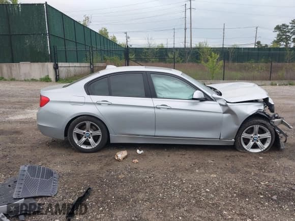 ✅ 2015 BMW 3 Series 320i xDrive • VIN: WBA3C3G55FNS73435 • Lot: 42133912. Wystawiony na IAAI z przebiegiem 111 663 mil. Bezpłatny archiwum sprzedaży aukcyjnych z USA i szczegółowy raport historii pojazdu na DreamBid. Zdjęcie 13.