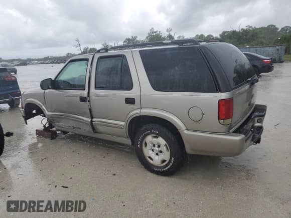 2001 Chevrolet Blazer LT z VIN 1GNDT13W212207596, wystawiony jako Copart lot #76174454 z przebiegiem 139 367 mil mil oraz Nie do naprawy • Non repairable. Historia ofert i sprzedaży dostępna na DreamBid. Obrazek 2.