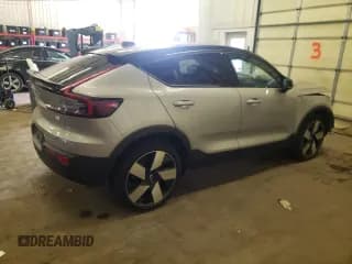 ✅ 2022 Volvo C40 Ultimate • VIN: YV4ED3GB2N2004840 • Lot: 59599663. Wystawiony na Copart z przebiegiem Nie podano. Bezpłatny archiwum sprzedaży aukcyjnych z USA i szczegółowy raport historii pojazdu na DreamBid. Zdjęcie 3.