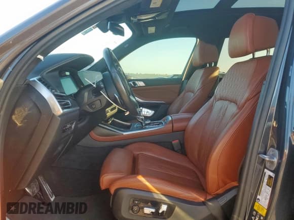 ✅ 2022 BMW X7 M50i • VIN: 5UXCX6C04N9N00722 • Lot: 71478495. Wystawiony na Copart z przebiegiem 54 645 mil. Bezpłatny archiwum sprzedaży aukcyjnych z USA i szczegółowy raport historii pojazdu na DreamBid. Zdjęcie 7.