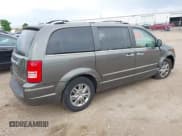 ✅ 2010 Chrysler Town & Country Limited • VIN: 2A4RR7DX2AR451719 • Lot: 42351759. Wystawiony na IAAI z przebiegiem 163 635 mil. Bezpłatny archiwum sprzedaży aukcyjnych z USA i szczegółowy raport historii pojazdu na DreamBid. Zdjęcie 4.