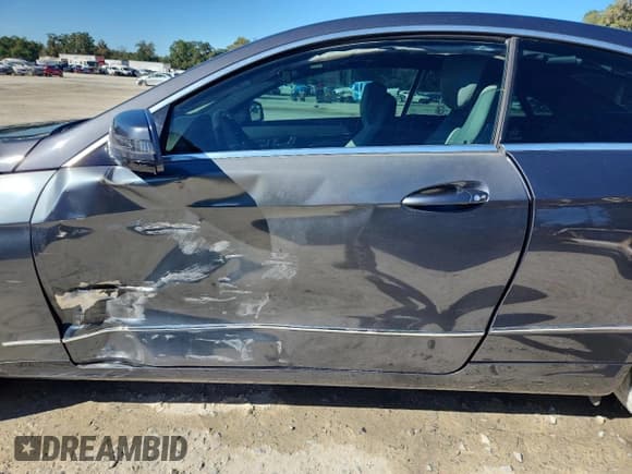 ✅ 2013 Mercedes-Benz E 350 • VIN: WDDKJ5KB3DF183310 • Lot: 92109005. Listed on Copart with 97,156 mi. Free auction sales archive from the USA and detailed vehicle history report at DreamBid. Image 7.