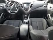 ✅ 2017 Hyundai Veloster • VIN: KMHTC6AD8HU324144 • Lot: 85066764. Wystawiony na Copart z przebiegiem 49 129 mil. Bezpłatny archiwum sprzedaży aukcyjnych z USA i szczegółowy raport historii pojazdu na DreamBid. Zdjęcie 8.