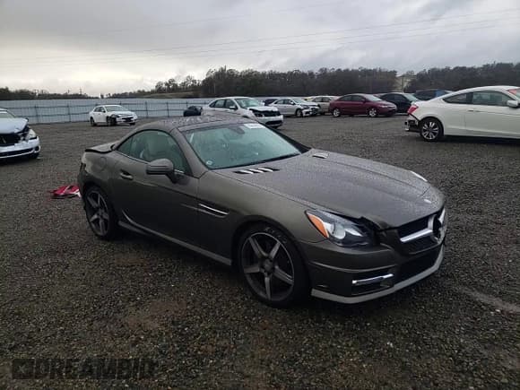 ✅ 2015 Mercedes-Benz SLK 250 • VIN: WDDPK4HA0FF103105 • Лот: 70014972. Опубликован ранее на Copart с пробегом 27 058 миль. Бесплатный доступ к архиву аукционных продаж из США и подробный отчёт об истории автомобиля на DreamBid. Изображение 11.
