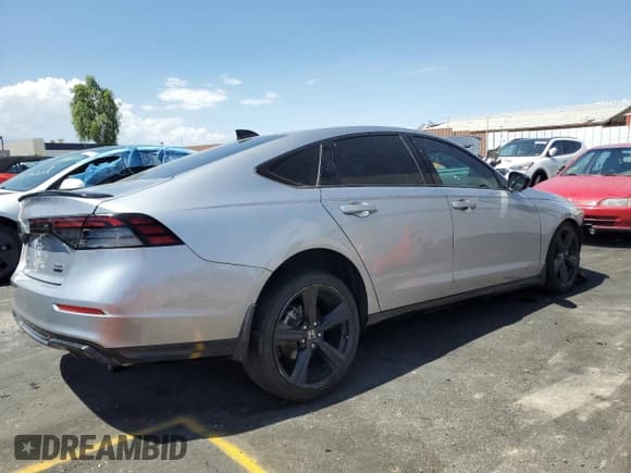 ✅ 2023 Honda Accord Sport-L • VIN: 1HGCY2F70PA021801 • Lot: 70209425. Wystawiony na Copart z przebiegiem Nie podano. Bezpłatny archiwum sprzedaży aukcyjnych z USA i szczegółowy raport historii pojazdu na DreamBid. Zdjęcie 3.