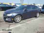 2015 Chevrolet Cruze LT z VIN 1G1PC5SB5F7263451, wystawiony jako Copart lot #85394525 z przebiegiem 135 983 mil mil oraz Szkoda całkowita • Salvage title. Historia ofert i sprzedaży dostępna na DreamBid. Obrazek 1.