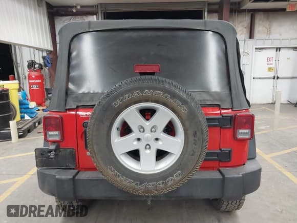 ✅ 2017 Jeep Wrangler Unlimited Sport • VIN: 1C4HJWDG4HL576646 • Lot: 43811974. Listed on IAAI with 120,952 mi. Free auction sales archive from the USA and detailed vehicle history report at DreamBid. Image 16.