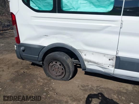 ✅ 2017 Ford Transit XL • VIN: 1FBZX2ZMXHKA20653 • Lot: 41691617. Wystawiony na IAAI z przebiegiem 106 444 mil. Bezpłatny archiwum sprzedaży aukcyjnych z USA i szczegółowy raport historii pojazdu na DreamBid. Zdjęcie 6.