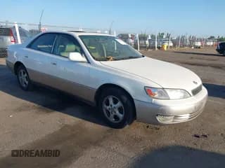 ✅ 1997 Lexus ES 300 • VIN: JT8BF22G5V0060245 • Lot: 42368851. Listed on IAAI with 241,736 mi. Free auction sales archive from the USA and detailed vehicle history report at DreamBid. Image 1.