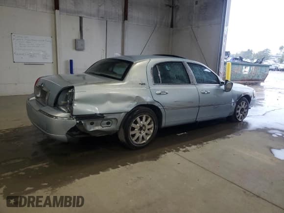 ✅ 2007 Lincoln Town Car Signature Limited • VIN: 1LNHM82V57Y618419 • Lot: 85540085. Listed on Copart with 108,571 mi. Free auction sales archive from the USA and detailed vehicle history report at DreamBid. Image 3.