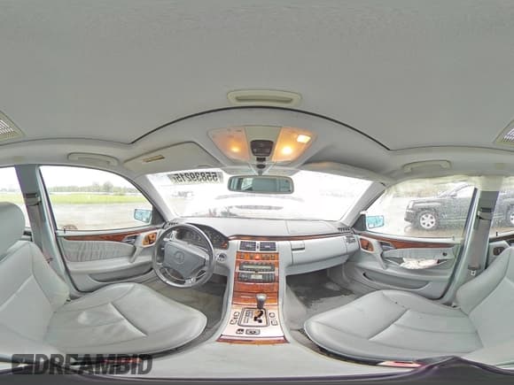 ✅ 1999 Mercedes-Benz E 320 • VIN: WDBJF82H1XX024764 • Lot: 55839215. Wystawiony na Copart z przebiegiem 131 039 mil. Bezpłatny archiwum sprzedaży aukcyjnych z USA i szczegółowy raport historii pojazdu na DreamBid. Zdjęcie 14.