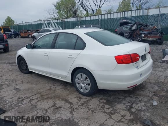 ✅ 2011 Volkswagen Jetta SE • VIN: 3VWDZ7AJ5BM340832 • Lot: 42043070. Listed on IAAI with 113,790 mi. Free auction sales archive from the USA and detailed vehicle history report at DreamBid. Image 3.