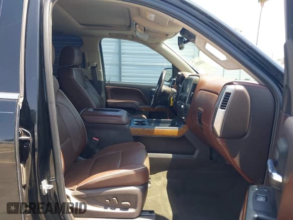 ✅ 2016 Chevrolet Silverado 1500 High Country • VIN: 3GCPCTEC3GG384338 • Lot: 42382874. Wystawiony na IAAI z przebiegiem 120 846 mil. Bezpłatny archiwum sprzedaży aukcyjnych z USA i szczegółowy raport historii pojazdu na DreamBid. Zdjęcie 5.