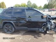 ✅ 2019 Jeep Cherokee Latitude Plus • VIN: 1C4PJLLX6KD326290 • Лот: 43195603. Опубликован ранее на IAAI с пробегом 109 670 миль. Бесплатный доступ к архиву аукционных продаж из США и подробный отчёт об истории автомобиля на DreamBid. Изображение 13.