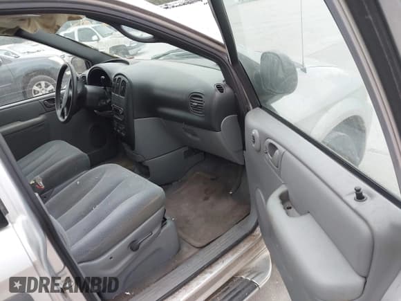 ✅ 2004 Dodge Caravan SE • VIN: 1D4GP24R44B591994 • Lot: 43092115. Listed on IAAI with 173,938 mi. Free auction sales archive from the USA and detailed vehicle history report at DreamBid. Image 5.