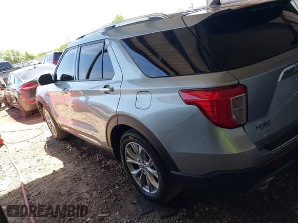 ✅ 2024 Ford Explorer Limited • VIN: 1FMSK7FH2RGA02745 • Lot: 42187491. Wystawiony na IAAI z przebiegiem 33 480 mil. Bezpłatny archiwum sprzedaży aukcyjnych z USA i szczegółowy raport historii pojazdu na DreamBid. Zdjęcie 3.