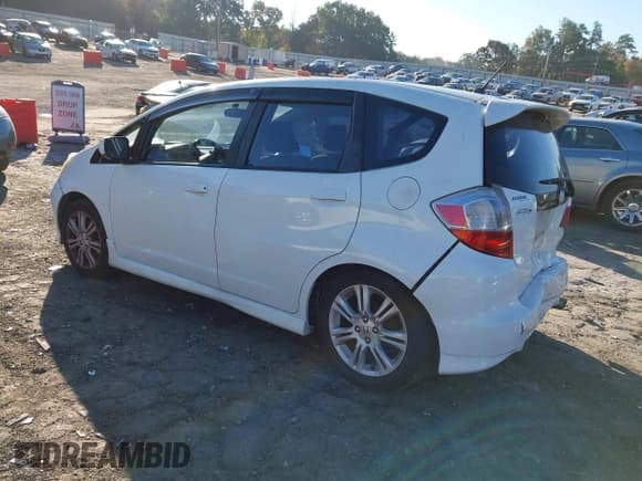 ✅ 2010 Honda Fit Sport • VIN: JHMGE8H43AS026098 • Лот: 43439456. Опубликован ранее на IAAI с пробегом 203 272 миль. Бесплатный доступ к архиву аукционных продаж из США и подробный отчёт об истории автомобиля на DreamBid. Изображение 3.
