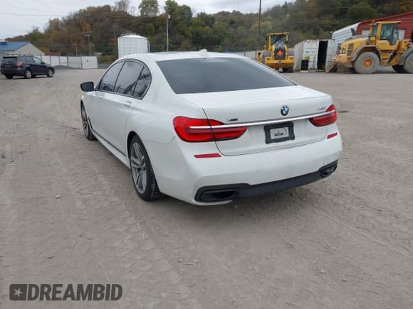 ✅ 2019 BMW 7 Series 740i xDrive • VIN: WBA7E4C56KGV28504 • Lot: 43549814. Wystawiony na IAAI z przebiegiem 127 615 mil. Bezpłatny archiwum sprzedaży aukcyjnych z USA i szczegółowy raport historii pojazdu na DreamBid. Zdjęcie 3.