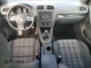 ✅ 2012 Volkswagen Golf GTI PZEV • VIN: WVWGD7AJXCW217849 • Lot: 77892894. Wystawiony na Copart z przebiegiem 91 741 mil. Bezpłatny archiwum sprzedaży aukcyjnych z USA i szczegółowy raport historii pojazdu na DreamBid. Zdjęcie 8.