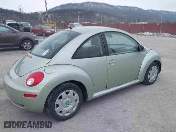 ✅ 2010 Volkswagen Beetle • VIN: 3VWPG3AG8AM009970 • Lot: 43865986. Listed on IAAI with 152,861 mi. Free auction sales archive from the USA and detailed vehicle history report at DreamBid. Image 4.