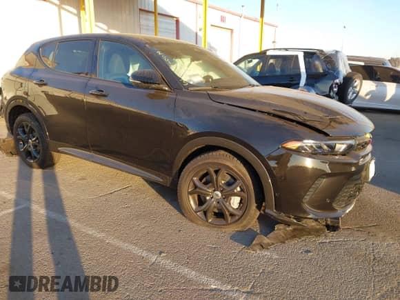 2024 Dodge Hornet R/T z VIN ZACPDFCW0R3A19099, wystawiony jako IAAI lot #41324376 z przebiegiem 179 mil mil oraz . Historia ofert i sprzedaży dostępna na DreamBid. Obrazek 1.