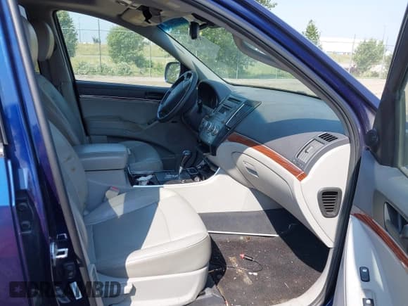 ✅ 2008 Hyundai Veracruz GLS • VIN: KM8NU73C58U045511 • Lot: 42971949. Listed on IAAI with 146,048 mi. Free auction sales archive from the USA and detailed vehicle history report at DreamBid. Image 5.