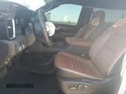 ✅ 2025 GMC Sierra 3500 • VIN: 1GT4UYEY9SF199617 • Lot: 69811485. Wystawiony na Copart z przebiegiem Nie podano. Bezpłatny archiwum sprzedaży aukcyjnych z USA i szczegółowy raport historii pojazdu na DreamBid. Zdjęcie 7.