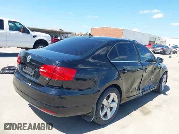 ✅ 2012 Volkswagen Jetta TDI w/Premium & Nav • VIN: 3VWLL7AJ0CM410008 • Lot: 43011566. Listed on IAAI with 207,018 mi. Free auction sales archive from the USA and detailed vehicle history report at DreamBid. Image 4.