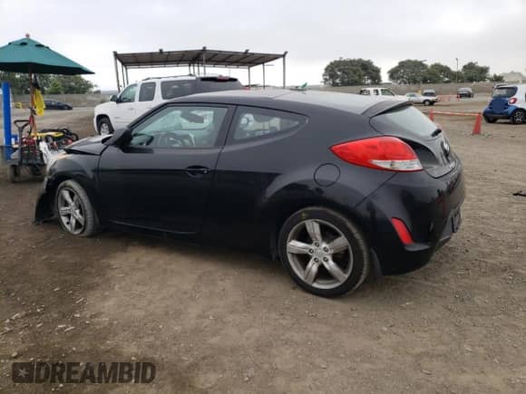 2013 Hyundai Veloster w/Black Int с VIN KMHTC6AD8DU179620, выставлен на аукционе Copart как лот 73060234 с пробегом 149 425 миль миль и Списание • Salvage title. История ставок и продаж доступна на DreamBid. Изображение 2.