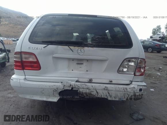 ✅ 2001 Mercedes-Benz E 320 • VIN: WDBJH65J41B284867 • Lot: 31061750. Listed on IAAI with Not provided. Free auction sales archive from the USA and detailed vehicle history report at DreamBid. Image 6.