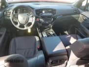 ✅ 2024 Honda Passport Black Edition • VIN: 5FNYF8H8XRB001214 • Lot: 87203914. Wystawiony na Copart z przebiegiem 23 124 mil. Bezpłatny archiwum sprzedaży aukcyjnych z USA i szczegółowy raport historii pojazdu na DreamBid. Zdjęcie 8.