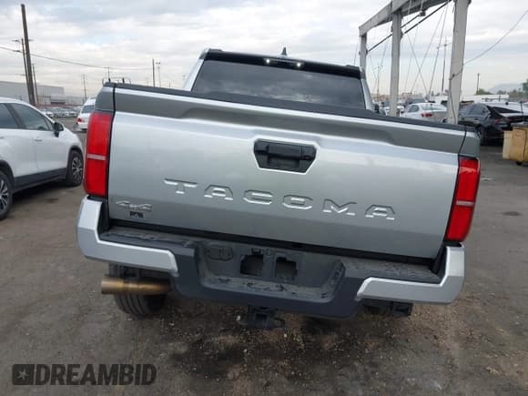 ✅ 2025 Toyota Tacoma TRD Sport • VIN: 3TYLB5JN6ST064563 • Lot: 43423271. Listed on IAAI with 3,199 mi. Free auction sales archive from the USA and detailed vehicle history report at DreamBid. Image 15.