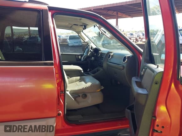 ✅ 2003 Ford Expedition Special Service • VIN: 1FMPU15L83LC15202 • Lot: 43786224. Wystawiony na IAAI z przebiegiem 195 417 mil. Bezpłatny archiwum sprzedaży aukcyjnych z USA i szczegółowy raport historii pojazdu na DreamBid. Zdjęcie 5.